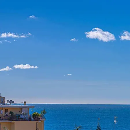 A 2 Passi Dal Mare