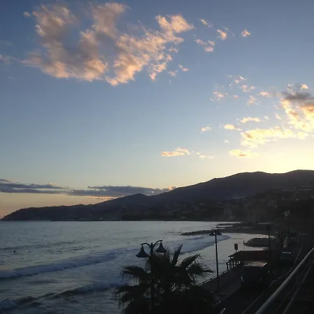 A 2 Passi Dal Mare